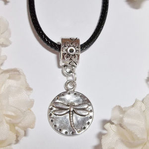 Dragonfly Necklace Circle Floral NWT 4965